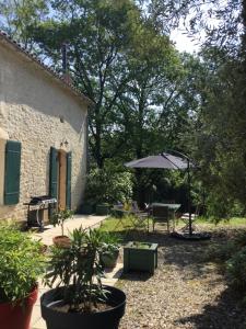 Maisons de vacances Grand gite avec piscine Le presbytere de Savignac de Duras : photos des chambres