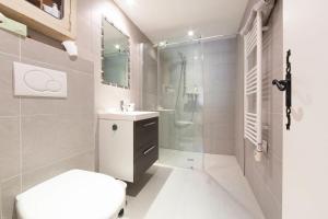 Large Provencal villa with swimming pool in lush greenery LIVE IN CANNES