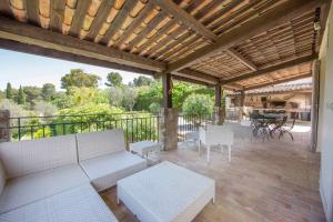 Large Provencal villa with swimming pool in lush greenery LIVE IN CANNES