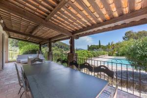 Large Provencal villa with swimming pool in lush greenery LIVE IN CANNES