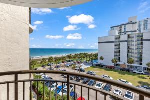 Hosteeva 1-bedroom Meridian Plaza Condo with Ocean View