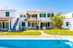 Three-Bedroom Apartment room in Apartamentos Arenal Playa