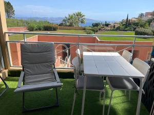 Appartements Vue mer et sur la baie de Cannes piscine 450m2 randonnee VTT au pied de l Esterel : photos des chambres