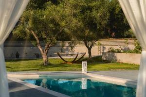 Johnnys White Luxury Villa