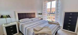 Homes of Spain, Apartamentos Paraíso, Ed Palmerston, Atico B a pie de Playa, piscina privada en solárium, WI-FI