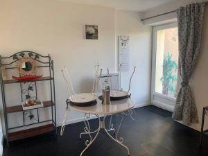 Appartements Studio Cosy avec terrasse. : photos des chambres
