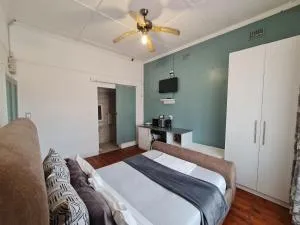 The Beach Hide - Quigney