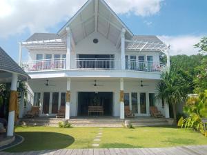 Ceningan Beachside Villas