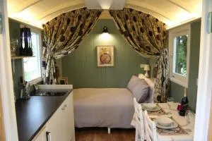 The Kestrel Shepherd Hut, Whitehouse Farm - Woolpit