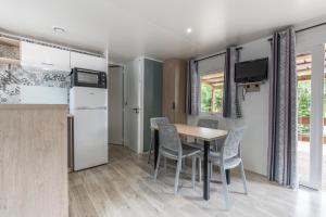 Campings Les Mobil-homes By Le Marintan : photos des chambres