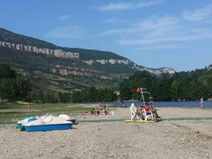 Appartements Les Bambous - Rez de jardin au coeur de Millau - Parking prive, wifi : photos des chambres