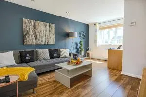 Charming House - Sleeps up to 6 - Free Parking, Fast Wifi with Smart TV with Netflix by Yoko Property - Sherington