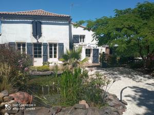 B&B / Chambres d'hotes Mas des Vignes Piscine chauffee : photos des chambres