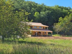 Le Séchoir des acacias, Gîte les Chênes Verts avec piscine chauffée