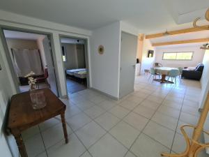 Le Séchoir des acacias, Gîte les Chênes Verts avec piscine chauffée