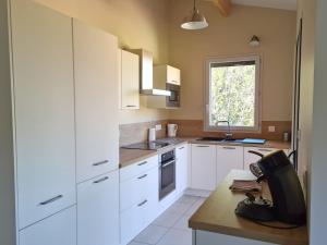 Le Séchoir des acacias, Gîte les Chênes Verts avec piscine chauffée