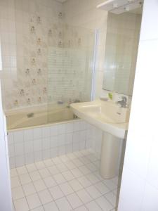 Appartements SANARY - Zone pietonne - CLIM - 2 chambres 4 a 6 personnes - WIFI : photos des chambres