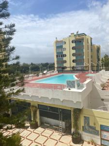 Charming Vilamoura Apartment with Shared Pool - 4hvězdičkové hotely ve městě Vilamoura