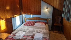 B&B / Chambres d'hotes La source : Chambre Quadruple avec Balcon 