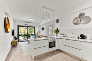 Dreamy 2 bed apartment by the sea - 4hvězdičkové hotely ve městě Pafos