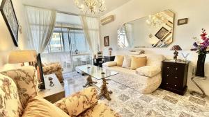 San Enrique - City life