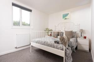 Wheal Prosper- Beautifully Fitted Wooden Lodge Helston Cornwall