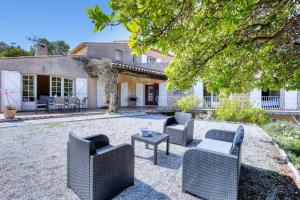 Maisons de vacances Charmante villa provencale avec piscine : photos des chambres