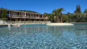 Appartements Les terrasses du Liouquet T2, piscine , parking , mer a 150 m : photos des chambres