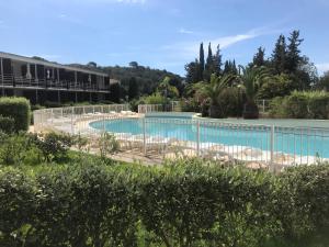 Appartements Les terrasses du Liouquet T2, piscine , parking , mer a 150 m : photos des chambres