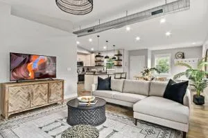 Spacious Downtown Apartment - Walk to Old Town FC! - Timnath