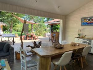 Maisons de vacances Villa piscine chauffee & spa sur le Bassin d Arcachon - proche plage et ocean : photos des chambres