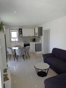Teos place