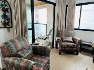 Amplo apt. no Guarujá, à 50m da Praia, com 2 vaga