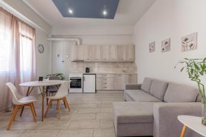 Avra Suites in City center - 50m to Beach