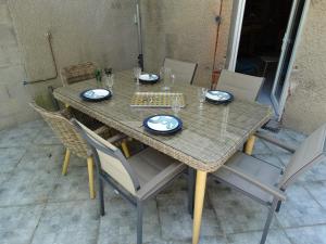 Maisons de vacances PETITE MAISON DE CAMPAGNE EN CENTRE VILLE : photos des chambres