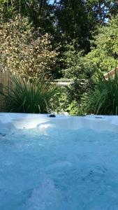 Sejours chez l'habitant chambre chez l'habitant avec spa et petit-dejeuner en lisiere de foret : photos des chambres