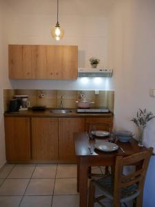 Chrysoula’s Welcoming Triple Room with Yard