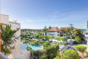 Homely 2 BR Apt at Coolum Beach w Pool