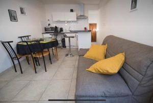 Appartements LE BON'APPART proche INSEAD : photos des chambres