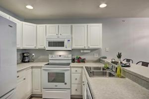 Pool Access and Lake Views Camdenton Condo