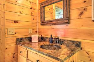 Unique Mineral Bluff Home with Mountain Views!