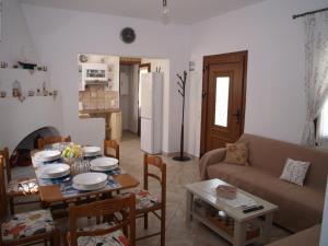 ilioni house