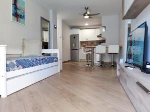 Playa de las Americas 600mt from the beach internet free