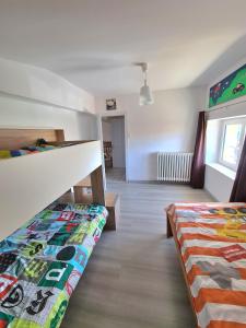 Chalets La Besonniere 2 logements independants, 1 maison et 1 mobilhome a 10 min du Puy du Fou : photos des chambres