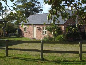 Little Pentre Barn with seasonal swimming pool
