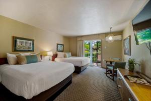 Queen Room with Two Queen Beds - Non-Smoking room in Somerset Inn & Suites