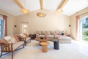 Jewel of 280m with Infinity Pool in Absolute Calm