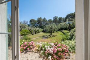 Villas SERRENDY  BIJOU de 280m2 au calme absolu avec piscine a debordement  : photos des chambres