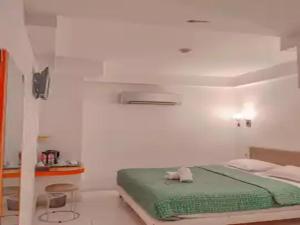 Dewarna Hotel Arifin