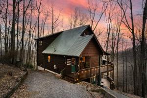 MTN Cabin Sleeps 10 - 5 Mins To Fishing & Camping